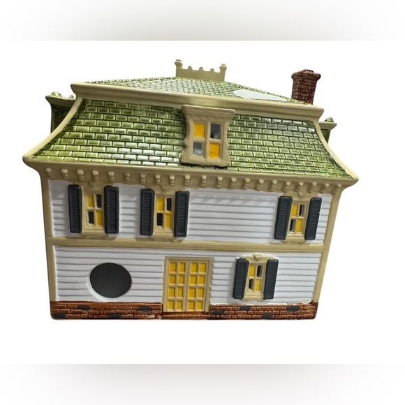 Department 56 Snow Village Maple Ridge Inn with Light - Picture 5 of 5